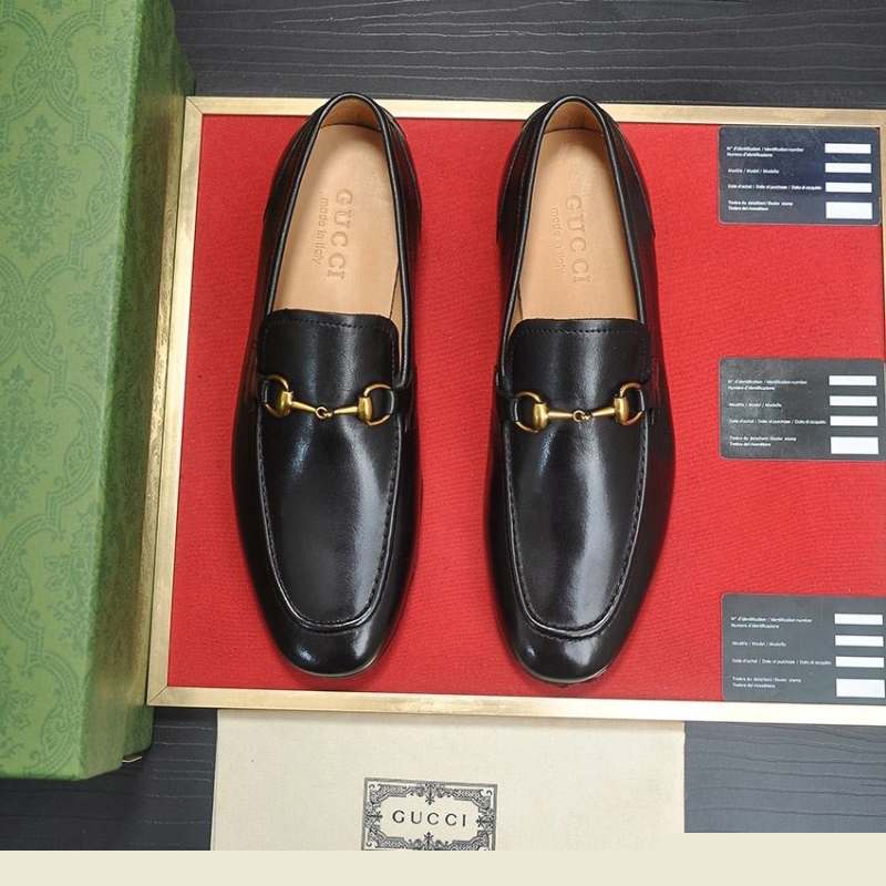 G*u*i leather shoes